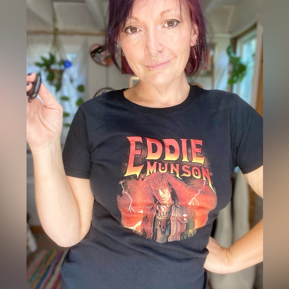 Eddie Munson Netflix Official Black & Red Casual Tee Size Small Stranger Things